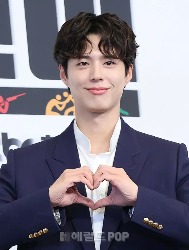 パク・ボゴム、「2025 MAMA AWARDS」の舞台立つ…密かに特別プレゼント準備中