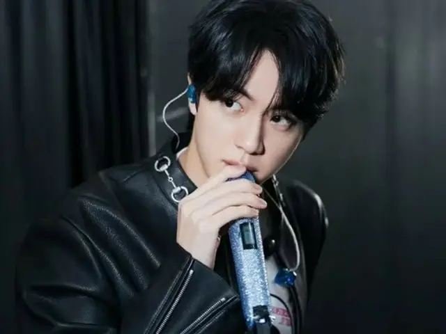 「BTS」JINの「王子オーラ」は唯一無二…「GUCCI」のコンサート衣装が再び話題に