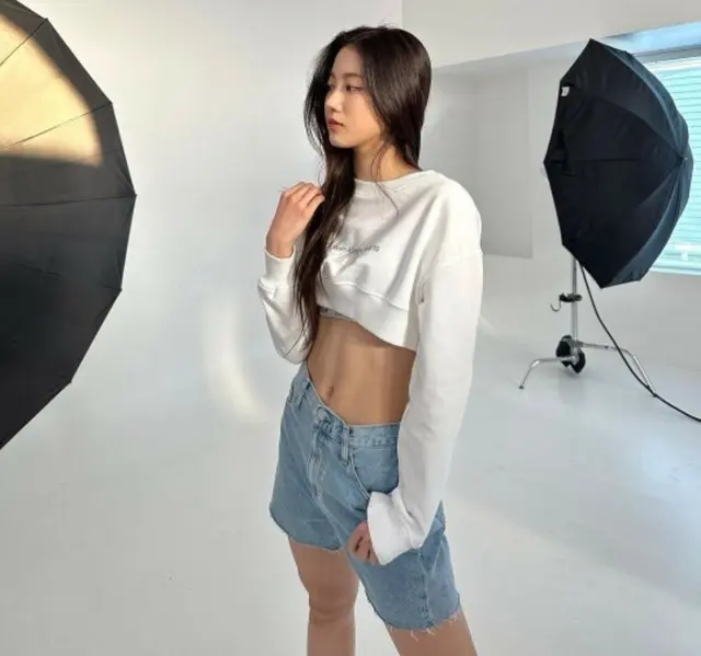 「LE SSERAFIM」カズハ、新しい韓国名は「パク・ジウォン」…ドラマ「太陽の末裔」の大ファン