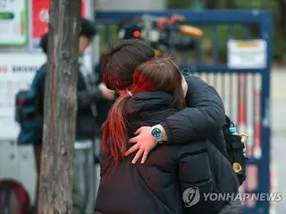 大学入試「頑張って」　保護者や教師が受験生にエール＝韓国