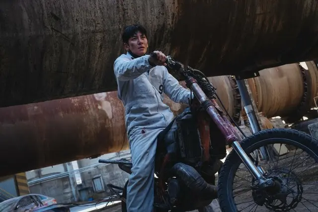 チ・チャンウク「捏造された都市」、ディズニープラスで1位…映画「操作された都市」に再び注目