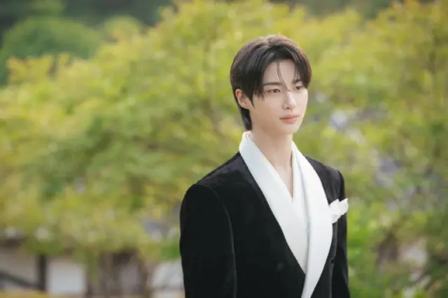 IU（アイユー）＆ビョン・ウソク、ツーショット公開「21世紀の大君夫人」…歴代級のケミを予告03