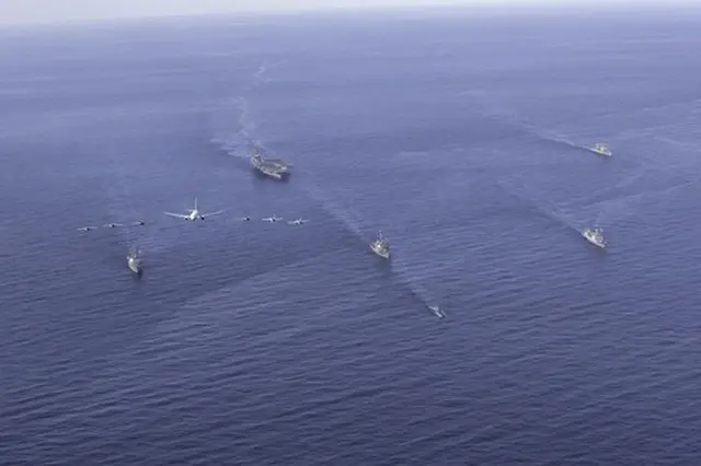 韓米海軍は１１～１４日、東海上で合同訓練を実施した（韓国海軍提供）＝（聯合ニュース）≪転載・転用禁止≫