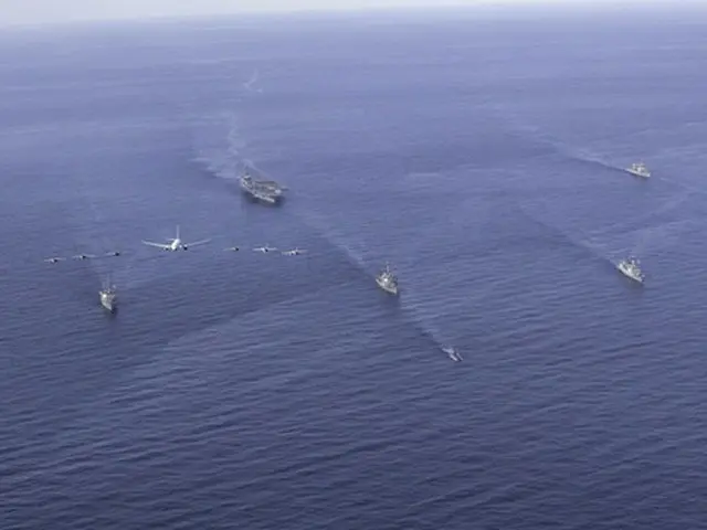 韓米海軍は１１～１４日、東海上で合同訓練を実施した（韓国海軍提供）＝（聯合ニュース）≪転載・転用禁止≫