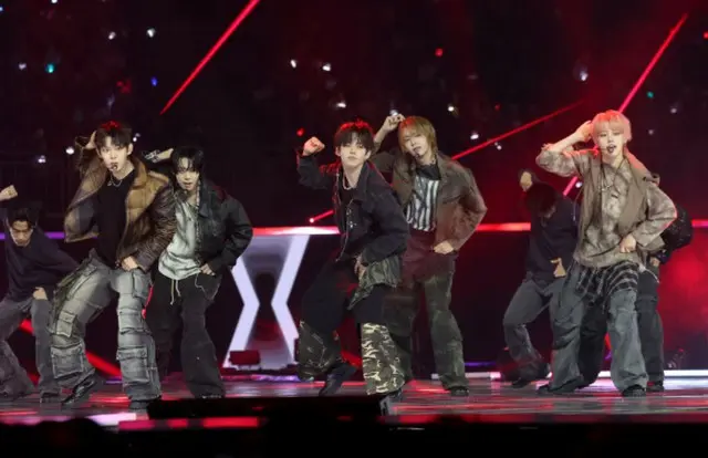 「2025 KGMA」世代・ジャンルの大統合、1世代から4世代まで…新人が繋ぐ「K-POPの歴史」