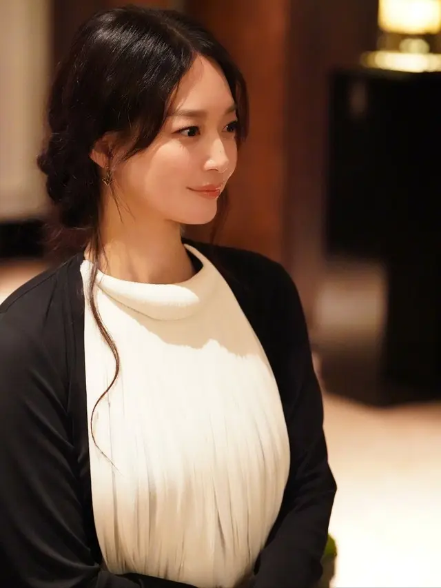 シン・ミナ、ディズニーに入城した皇后ナビエに..優雅の中に可愛さをスプーン1杯