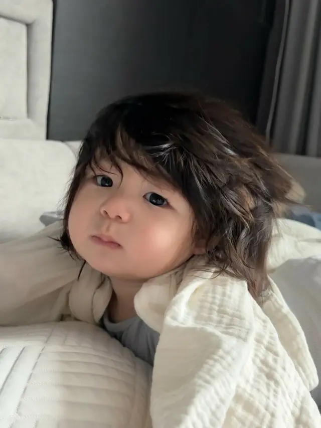 シム・ヒョンタク＆サヤさん夫妻の息子、ライオンヘアをカット…さらに際立つ“人形のような美貌”