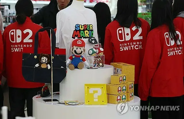 ポップアップストアに並ぶグッズ＝１９日、ソウル（聯合ニュース）