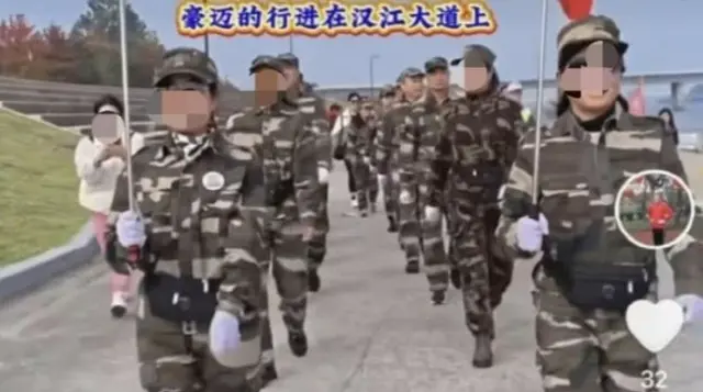 「ソウルの中心に軍服を着た中国人」…ソウル市が「無許可の行進」と抗議