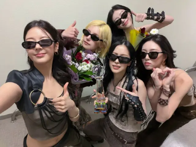 「ITZY」、「ミュージックバンク」で1位獲得…「契約更新後初の1位で嬉しい」