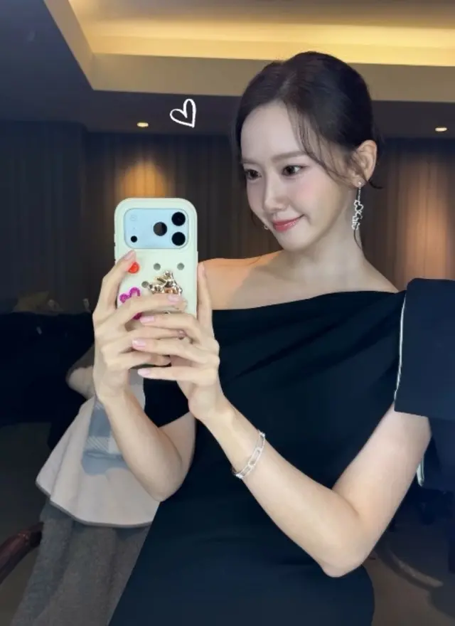 ユナ（少女時代）、大胆な肩見せ…優雅な「ユンフロディーテ」を披露