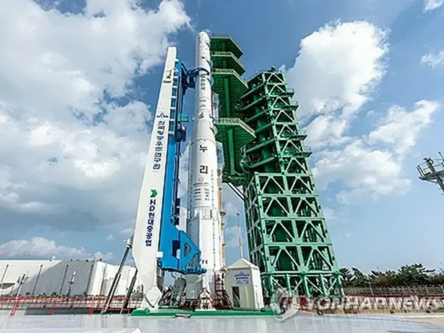 垂直に立てられたヌリ（韓国航空宇宙研究院提供）＝（聯合ニュース）≪転載・転用禁止≫