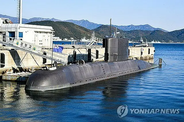 南部の鎮海軍港に停泊している潜水艦「張保皐」（海軍提供）＝（聯合ニュース）≪転載・転用禁止≫