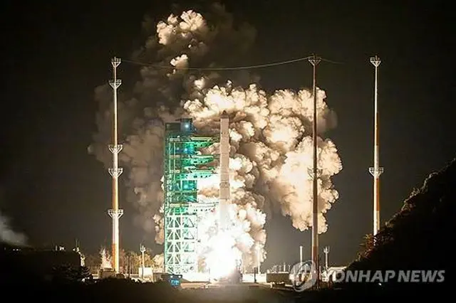 羅老宇宙センターから打ち上げられる「ヌリ」（韓国航空宇宙研究院提供）＝２７日、高興（聯合ニュース）≪転載・転用禁止≫