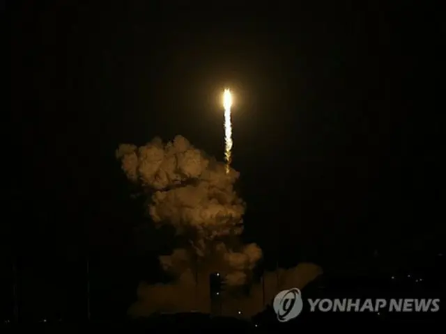 羅老宇宙センターから打ち上げられた「ナロ」の４号機＝２７日、高興（聯合ニュース）