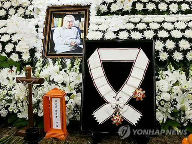 韓国俳優イ・スンジェさんの告別式しめやかに　最高齢役者と涙の別れ