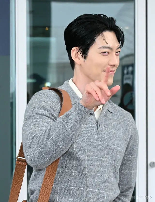 【フォト】キム・ウビン、海外スケジュールのためタイに向けて出国