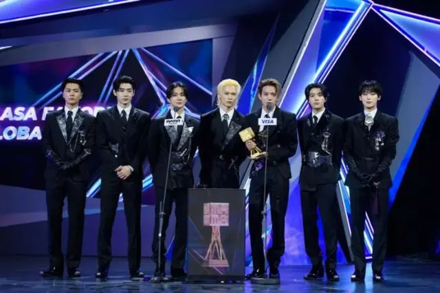 「ENHYPEN」&ROSE (BLACKPINK)「2025 MAMA AWARDS」で大賞…「IVE」は3冠王