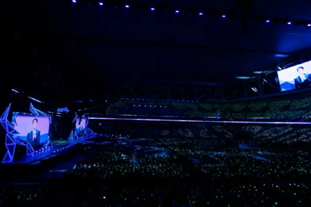 【2025 MAMA 】G-DRAGON&「Stray Kids」が大賞に輝く!チョウ・ユンファの追悼メッセージに会場が黙祷