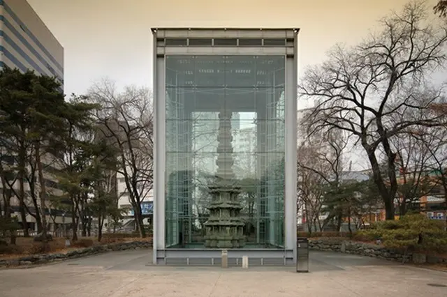 タプコル公園にある国宝のソウル円覚寺址十層石塔（鍾路区提供）＝（聯合ニュース）≪転載・転用禁止≫