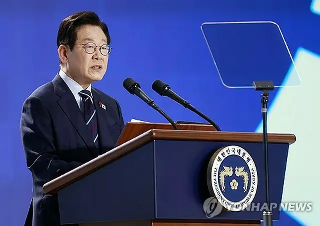 民主平和統一諮問会議で演説する李大統領＝２日、高陽（聯合ニュース）