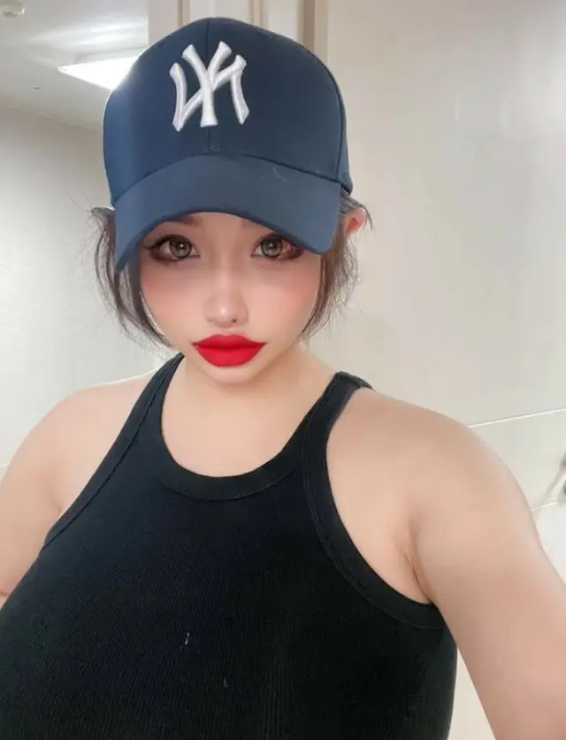 韓国ガールズグループ「2NE1」のBOMが、意味深な一言と共に近況を伝えた。