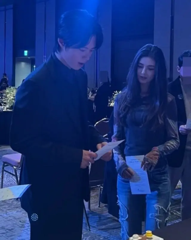 「NewJeans」ダニエル、パク・ボゴム＆ショーンとチャリティディナーに同行