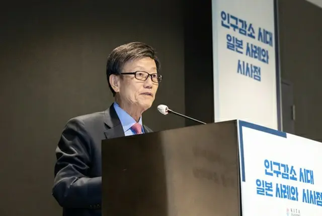 セミナーであいさつする尹鎭植（ユン・ジンシク）韓国貿易協会会長（同協会提供）＝（聯合ニュース）≪転載・転用禁止≫