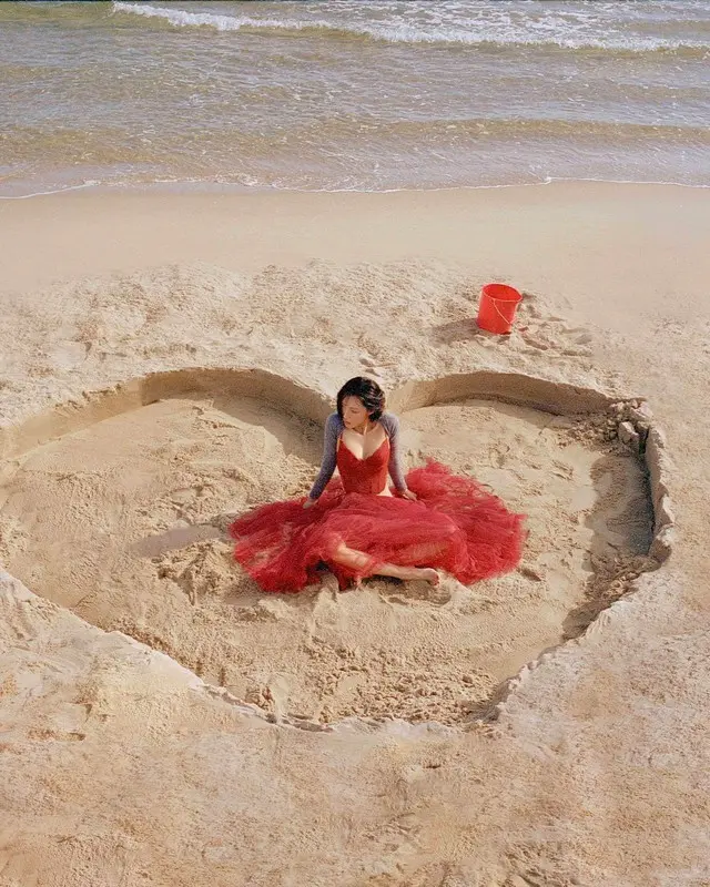 ファサ（MAMAMOO）、「Good Goodbye」がビルボード200で43位…チャート逆走からビルボードまで