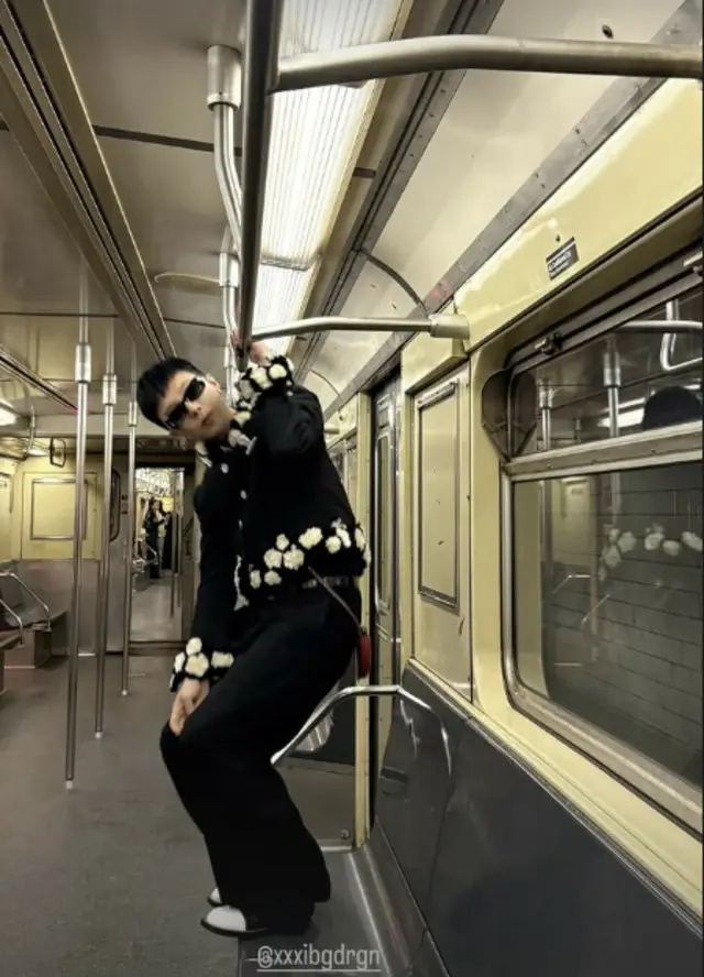 G-DRAGON、米ニューヨークの地下鉄でこんなことしていいの？1