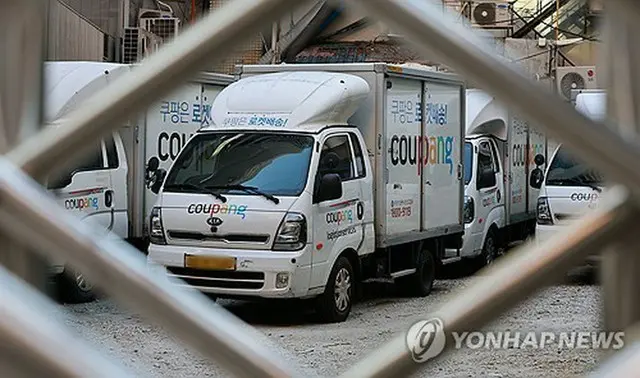 クーパンの配送車両＝４日、ソウル（聯合ニュース）