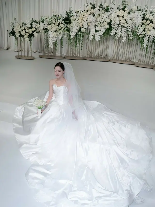 ウンジョン（T-ARA）、キム・ビョンウ監督と結婚 「お互いを尊重し、人生を歩む」…自身のインスタで公開