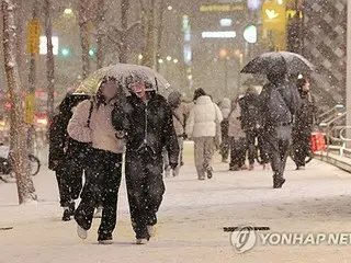 ソウルで積雪　朝のラッシュ時の地下鉄・バス増便