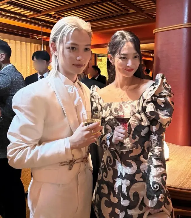 フィリックス（Stray Kids）X女優シン・ミナ、まるで童話の中の王子様とお姫様…“眼球浄化ビジュアル”