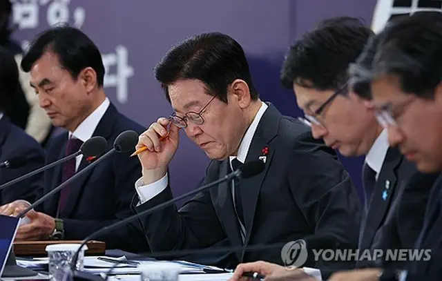 中部・天安で開かれた懇談会に出席した李大統領＝５日、天安（聯合ニュース）