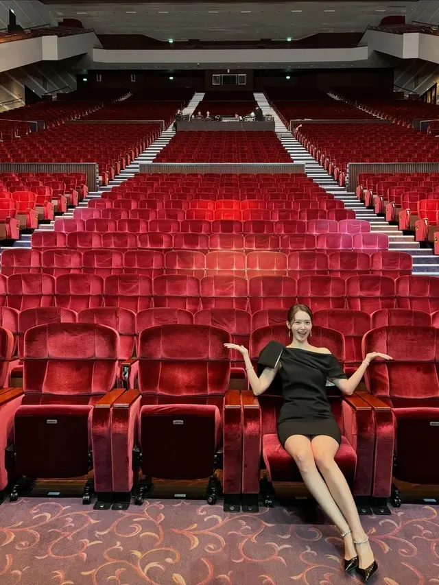 ユナ（少女時代）、直角肩＋11字の脚線美が「魅力的」…魅惑的な「ユンフロディーテ」