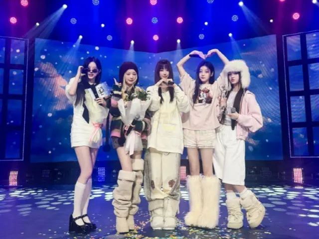 「ILLIT」、「ミュージックバンク」で1位に…「NOT CUTE ANYMORE」で初トロフィー