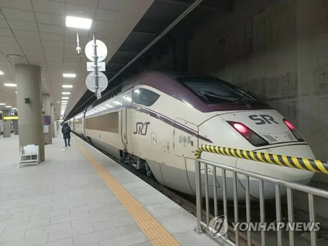 水西駅に停車中のＳＲＴ＝（聯合ニュース）