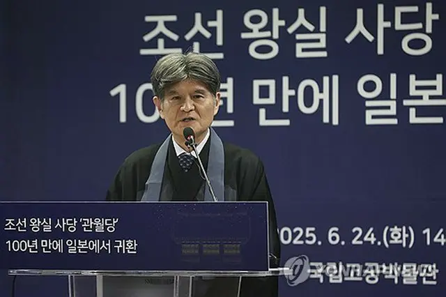 今年６月、ソウルの国立古宮博物館であいさつする佐藤孝雄住職＝（聯合ニュース）