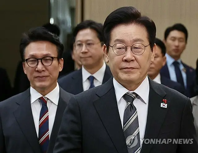 世宗市で開かれた科学技術情報通信部などの業務報告に出席した李大統領＝１２日、ソウル（聯合ニュース）