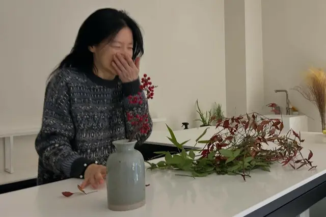 イ・ヨンエ、「清楚＋美しさ」の擬人化…穏やかなクリスマスツリー作りで爆笑？