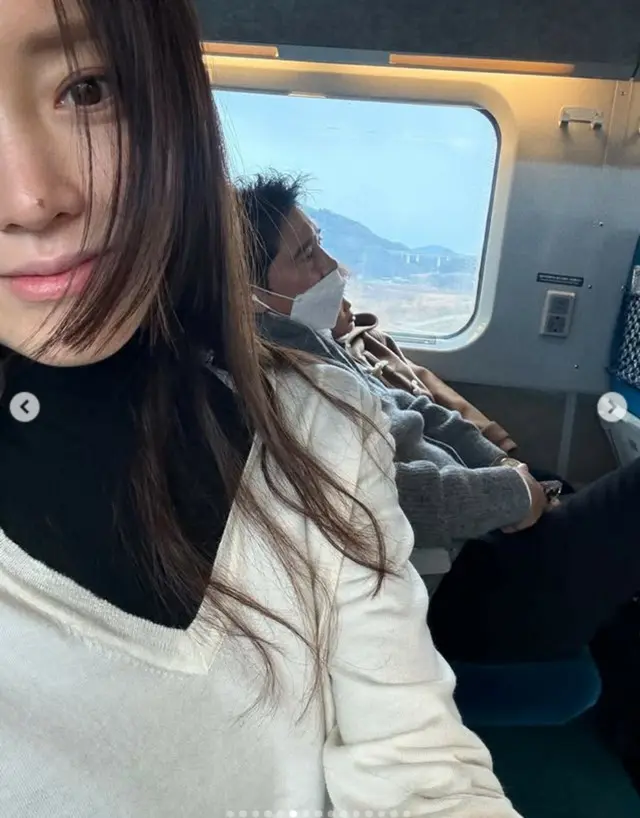 歌手イム・チャンジョンの妻ソ・ハヤンが夫とぴったり寄り添っている。