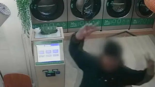 「犯人は触法少年」…コインランドリーで常習窃盗、カメラにピース＝韓国