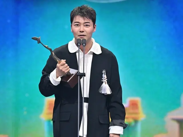 チョン・ヒョンム、古巣KBSで初の大賞授賞…パク・ボゴムの義理堅さも＝「KBS芸能大賞」