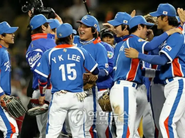 22日の準決勝のようす。ベネズエラを下し決勝進出を決め、喜びに沸く韓国代表＝（聯合ニュース）
