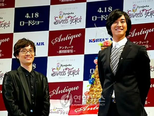 チュ・ジフン(右)とミン・ギュドン監督=30日、東京(聯合ニュース)