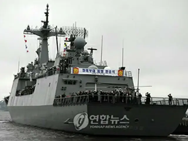 3月13日に鎮海軍港を出港した駆逐艦「文武大王」＝（聯合ニュース）
