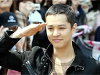 歌手John-Hoon軍入隊にファン殺到