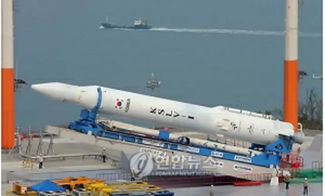 ４月に公開されたＫＳＬＶ－１の地上検証用機体＝（聯合ニュース）