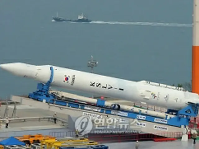 ４月に公開されたＫＳＬＶ－１の地上検証用機体＝（聯合ニュース）